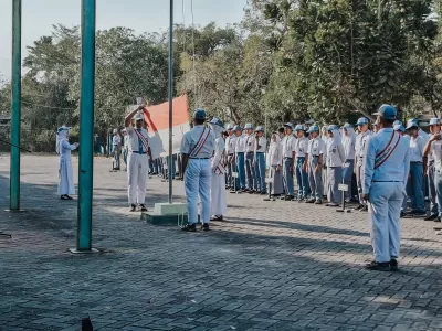 Khidmat dan Bersemangat: SMEKDA Laksanakan Upacara Proklamasi